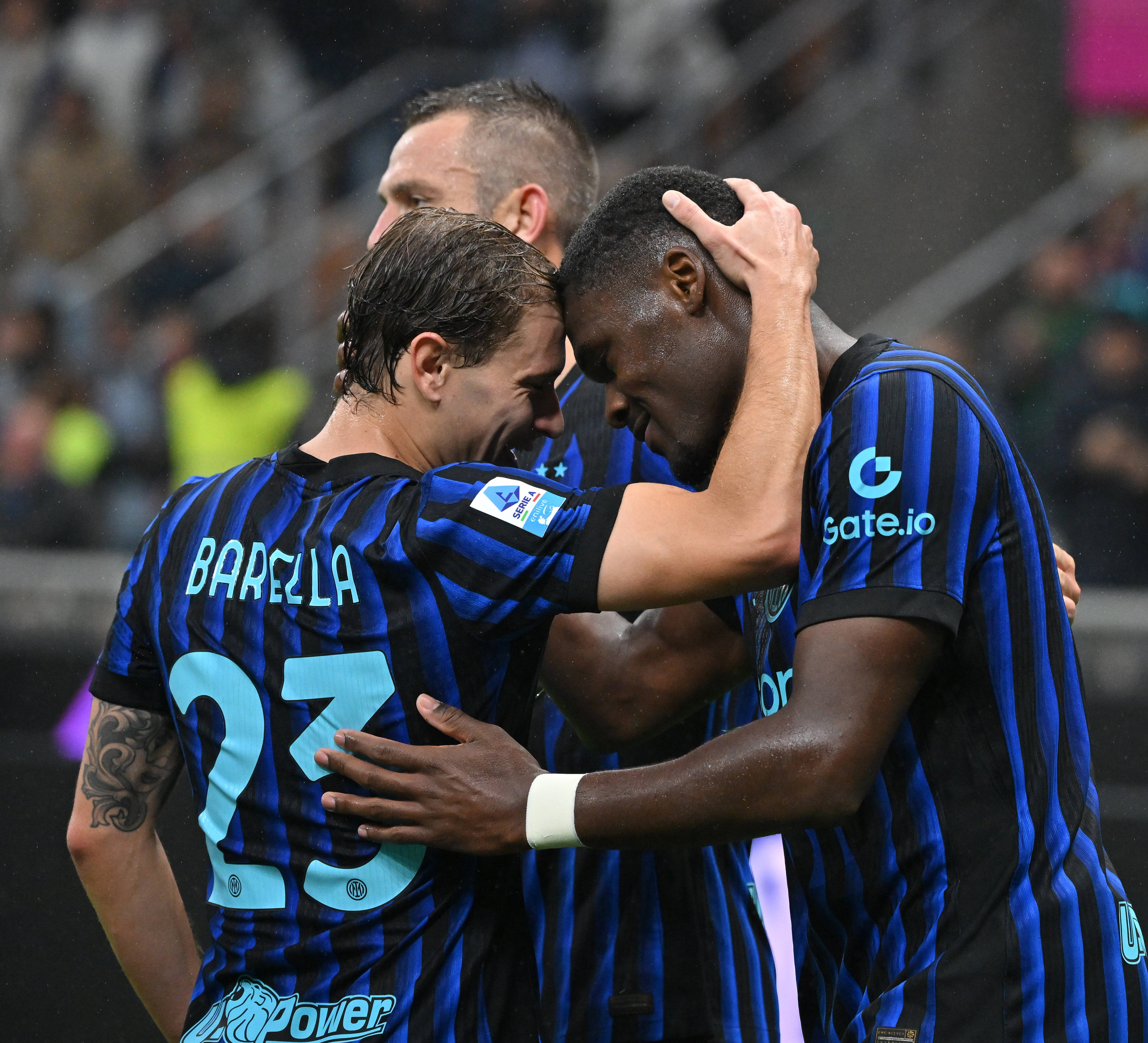 风云突变金州勇士冲刺阶段外线爆发集结日国际米兰调整名单以备意甲，里昂远射贴柱备战亚冠看傻球迷的简单介绍