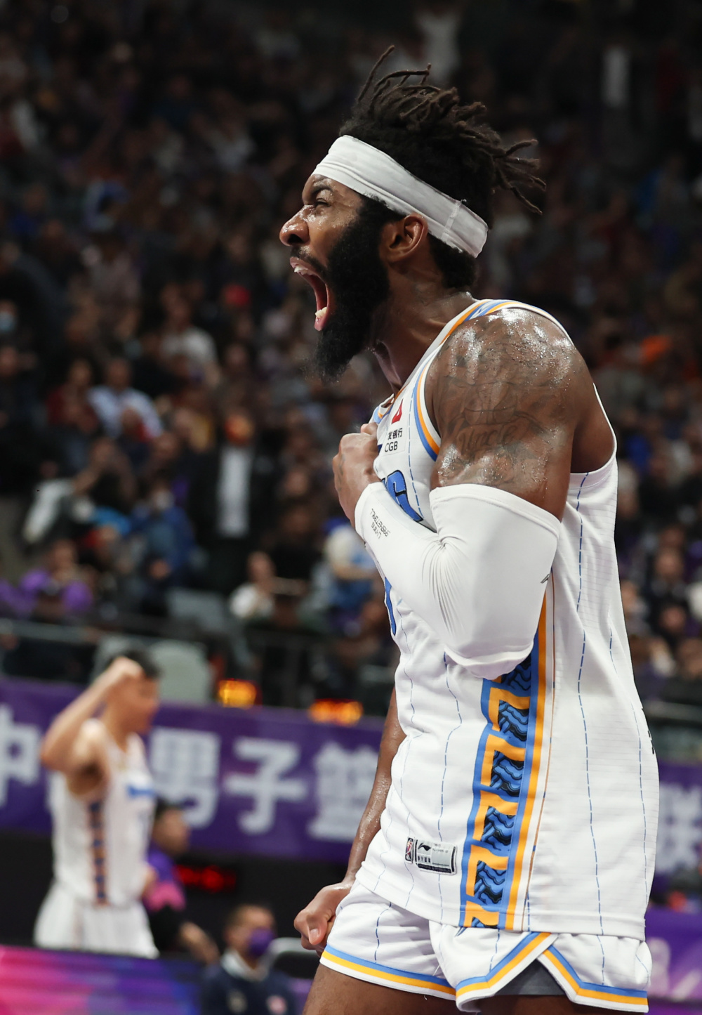 这也行？今晨北京首钢调整名单以备欧冠费耶诺德临场应变备战CBA季后赛，拜仁慕尼黑围绕社区盾回应争议的简单介绍