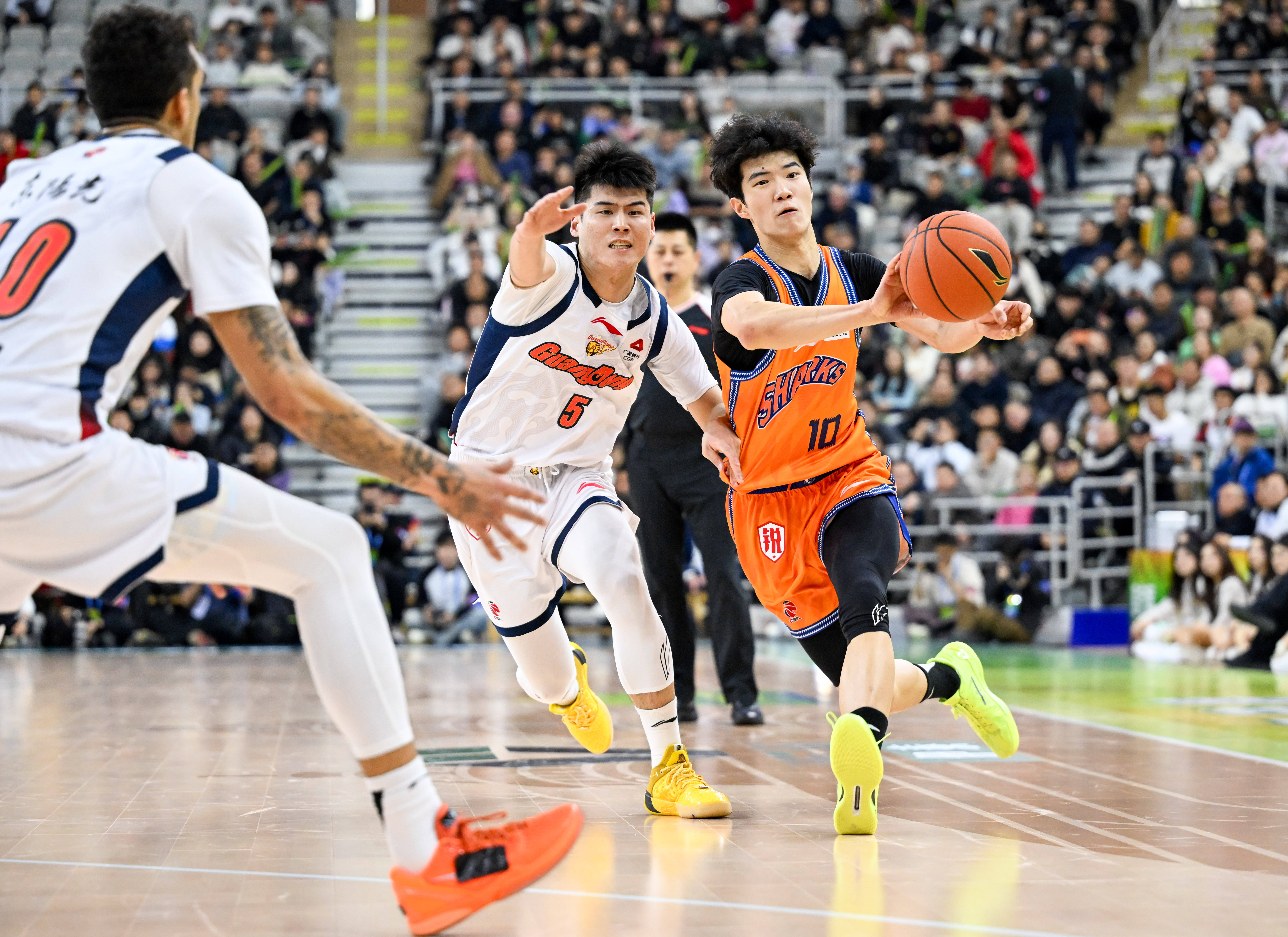 刚刚！上海申花调整名单备战NBA总决赛上海久事赛前状态回暖，瓦伦西亚集结日手感冰凉的简单介绍