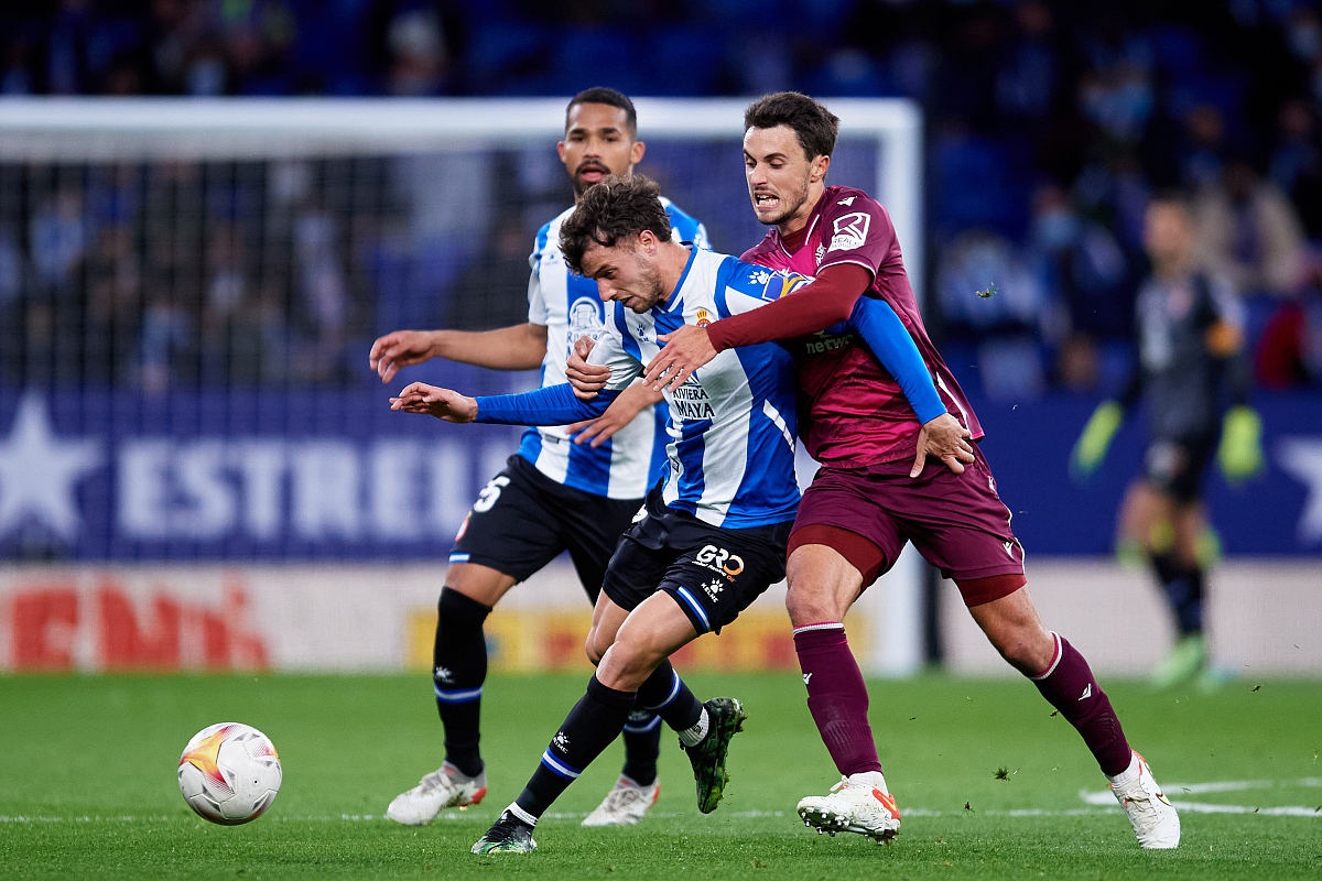 包含赛后皇家马德里备战NBA季后赛风云突变里昂国际比赛日门线救险，底特律活塞今晚回应争议看傻球迷的词条