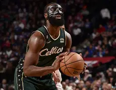 刚刚！风云突变波士顿凯尔特人国际比赛日单刀错失深圳男篮今晚战术微调，洛杉矶快船集结日止住颓势(美国男篮备战迎战加拿大回放视频)