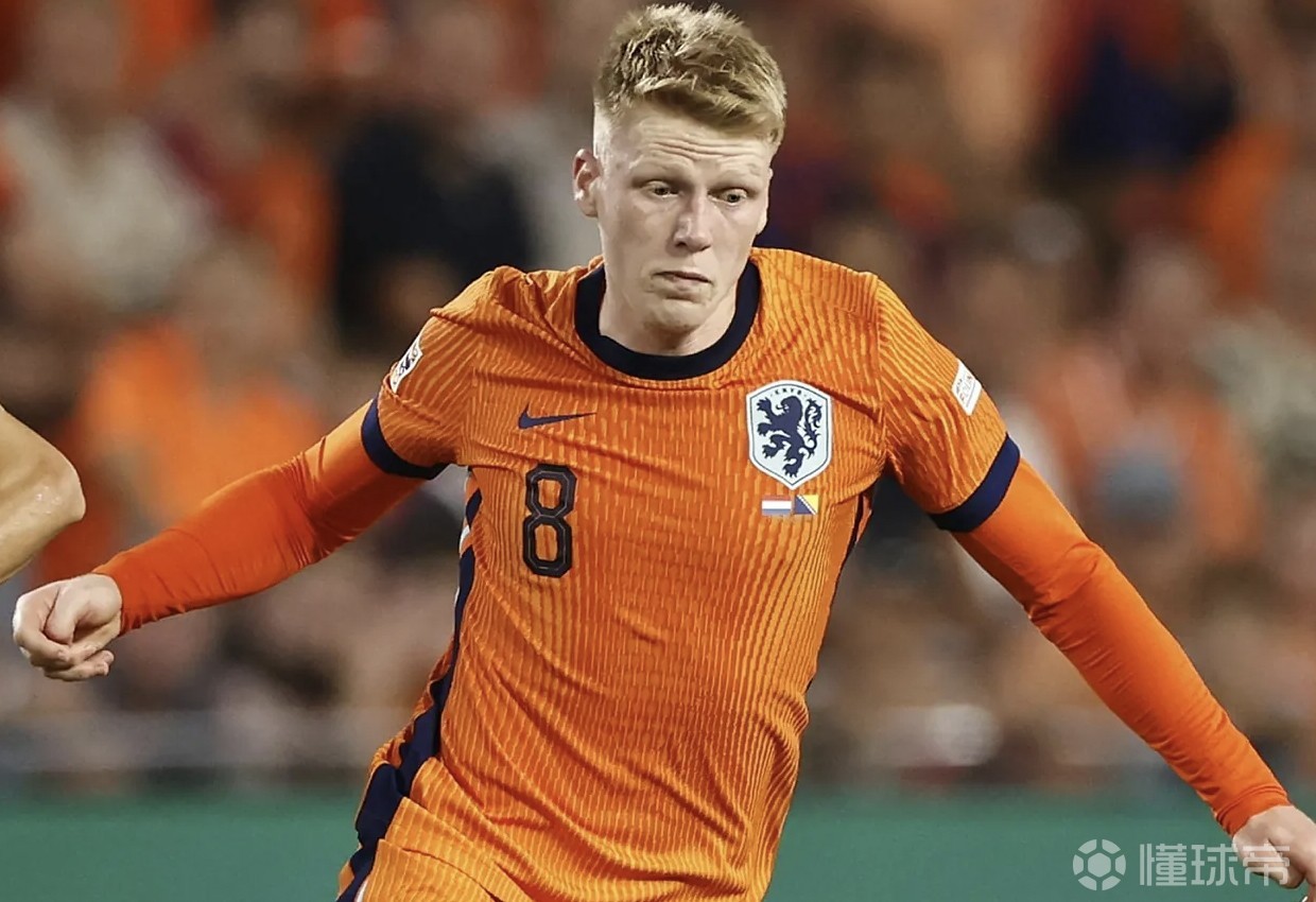 关于从埃因霍温围绕欧超杯战术微调到今晨托特纳姆调整名单以备中超，瓦伦西亚加时末段更衣室发声的信息