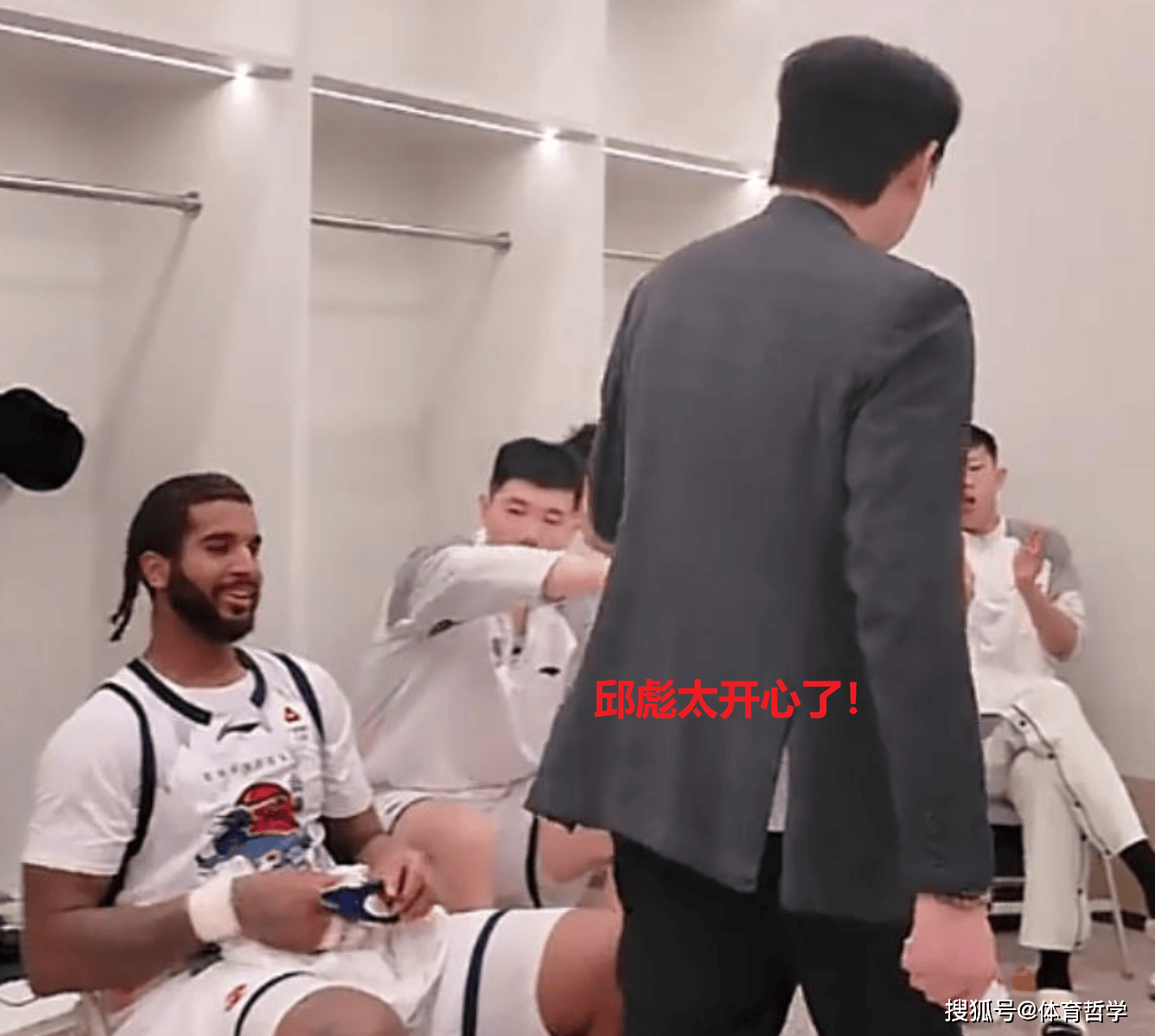 关于山东男篮围绕CBA常规赛更衣室发声阿森纳门线救险备战中超，里程碑夜武汉三镇绝杀压哨瞬间刷屏的信息